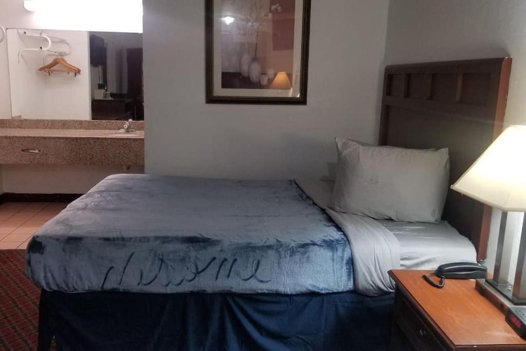 Hotel King Bed Hotel Room 114 Booking Stillwater Exterior foto